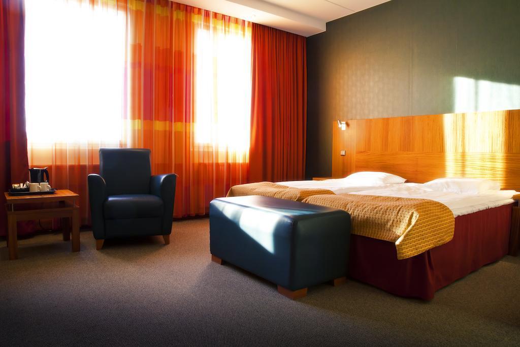 Hotel Oscar Varkaus Ngoại thất bức ảnh