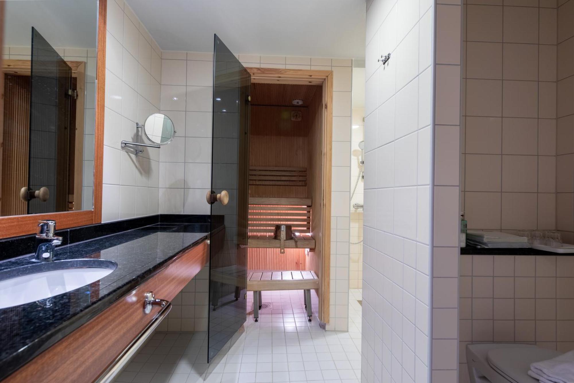 Hotel Oscar Varkaus Ngoại thất bức ảnh