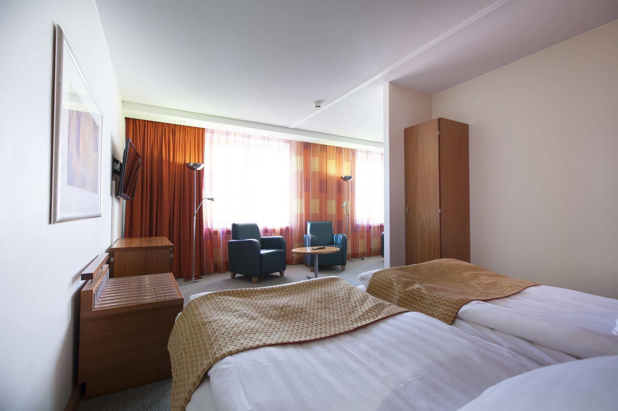 Hotel Oscar Varkaus Ngoại thất bức ảnh