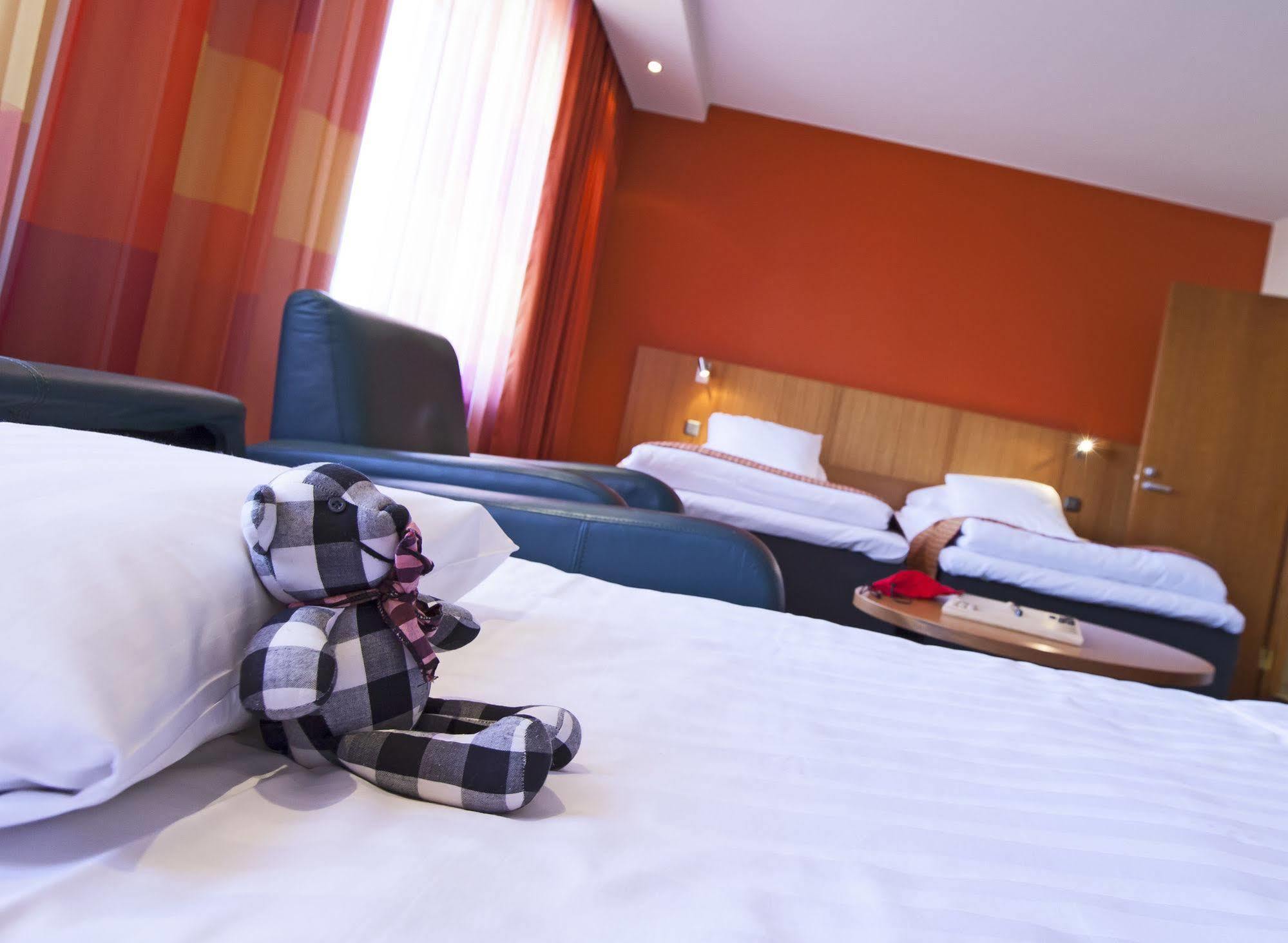 Hotel Oscar Varkaus Ngoại thất bức ảnh