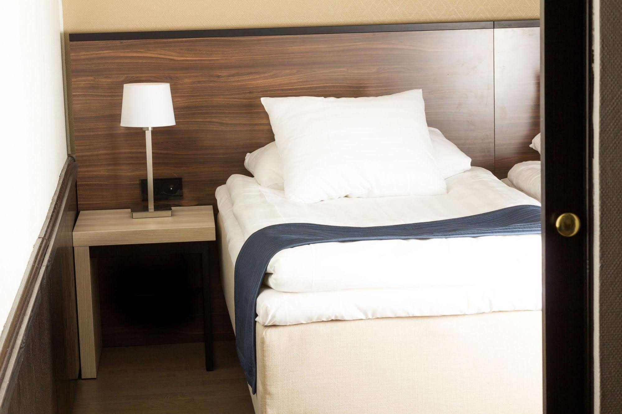 Hotel Oscar Varkaus Ngoại thất bức ảnh